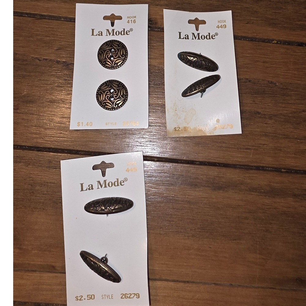 La Mode Buttons Gold Antique Gold Floral Scroll 3/4 and 1 1/8 Inch 6pc Italy